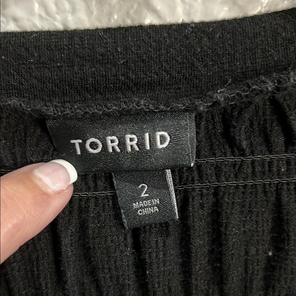 Torrid Black Women's blouse size 2 - Picture 2 of 6